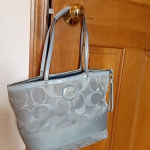 Coach Hobo purse. medium gray. durable heavy fabric.